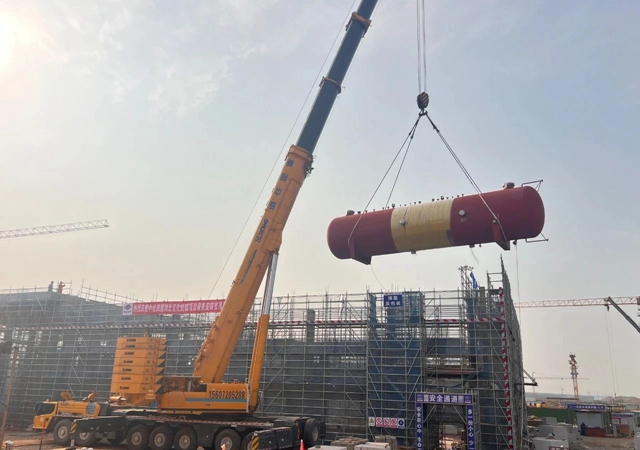 首臺大型設備“落戶”，氯堿新能源項目吹響工程設備安裝新號角！